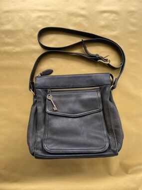 Ladies Vintage 1990’s Fossil Brand Black Genuine Leather Crossbody Bag